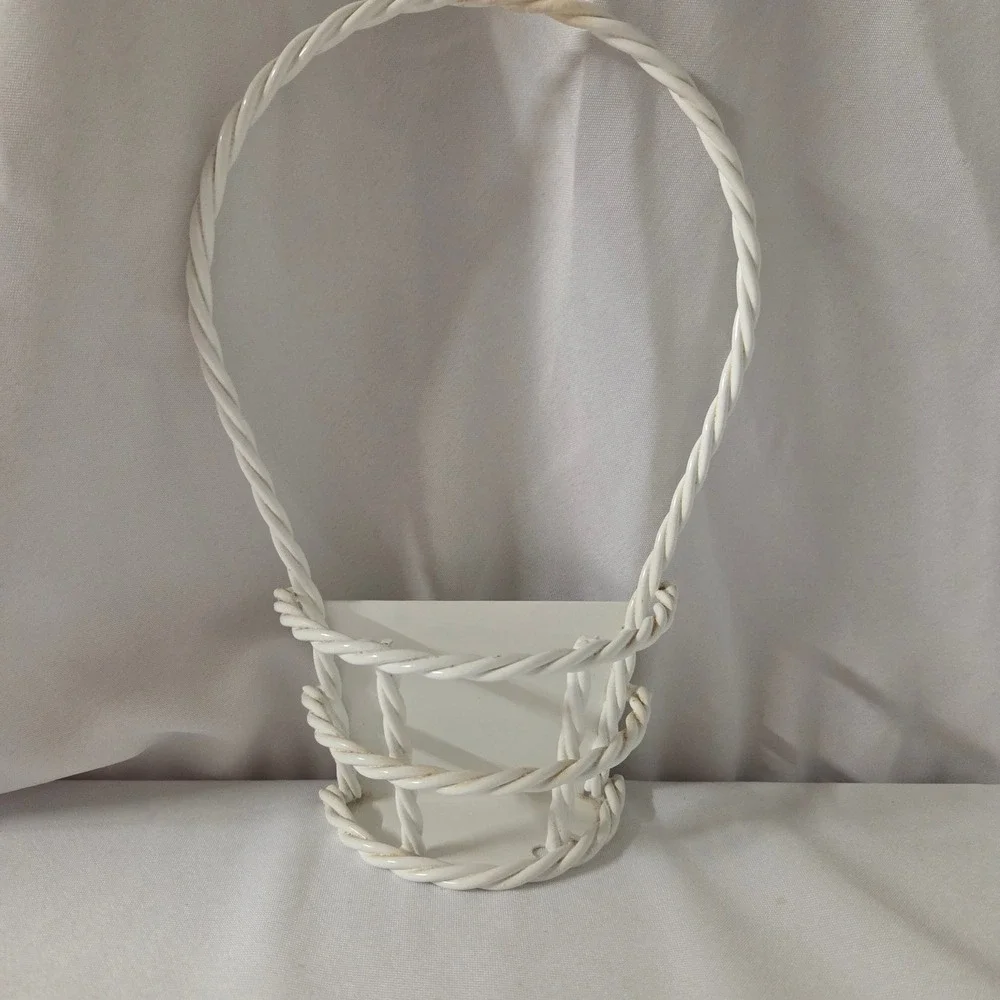 White Metal Wire Wall Hanging Basket Trinket Shelf Coquette Decor
